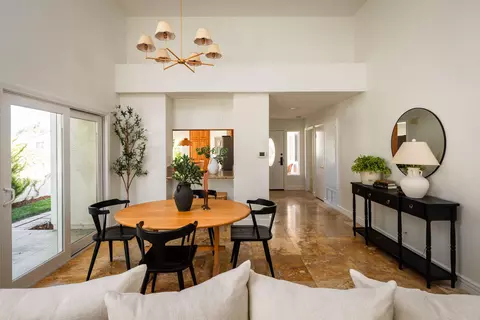 Dining - 901 Ruby Ave, Ventura, CA 93004 photo 3 of 4