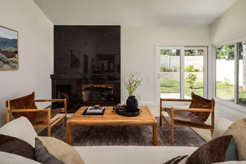 Living - 901 Ruby Ave, Ventura, CA 93004 photo 1 of 2