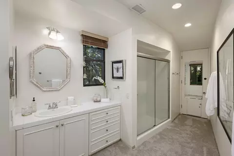 Bath - 2141 Ten Acre Rd, Montecito, CA 93108 photo 2 of 2