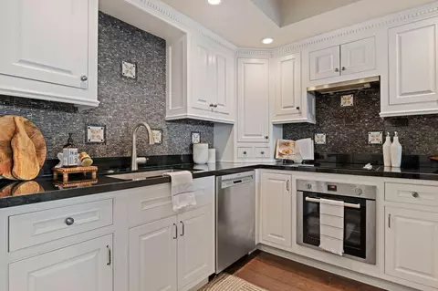 Kitchen - 220 Elm Ave #9, Carpinteria, CA 93013 photo 3 of 5