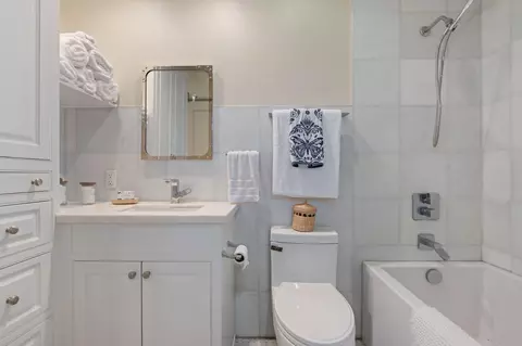 Bath - 220 Elm Ave #9, Carpinteria, CA 93013 photo 4 of 4