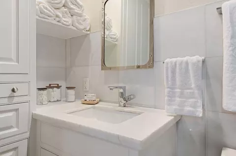 Bath - 220 Elm Ave #9, Carpinteria, CA 93013 photo 3 of 4