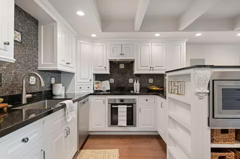 Kitchen - 220 Elm Ave #9, Carpinteria, CA 93013 photo 4 of 5