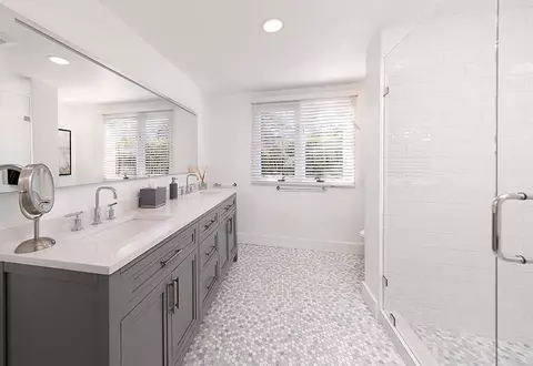 Bath - 9 E Quinto St, Santa Barbara, CA 93105 photo 2 of 3