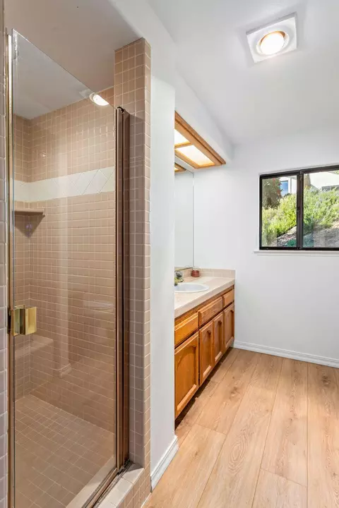 Bath - 665 Hillside Dr, Solvang, CA 93463 photo 2 of 3