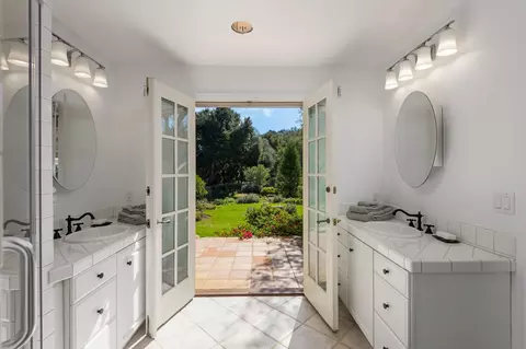 Bath - 2795 E Valley Rd, Montecito, CA 93108 photo 1 of 1