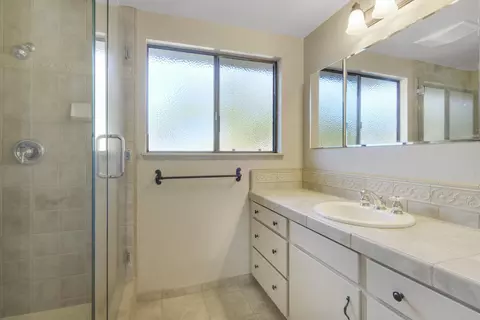 Bath - 926 Ranch View Ln, Solvang, CA 93463 photo 2 of 5