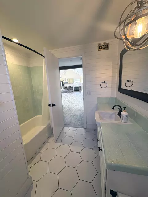 Bath - 232 Vega Ave, Lompoc, CA 93436 photo 4 of 6