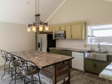 Kitchen - 232 Vega Ave, Lompoc, CA 93436 photo 3 of 7