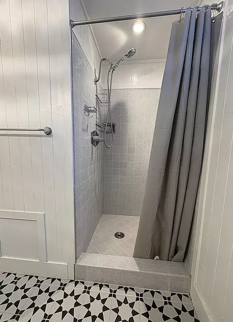 Bath - 232 Vega Ave, Lompoc, CA 93436 photo 2 of 6