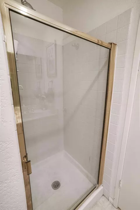 Bath - 3375 Foothill Rd UNIT 1132, Carpinteria, CA 93013 photo 3 of 7