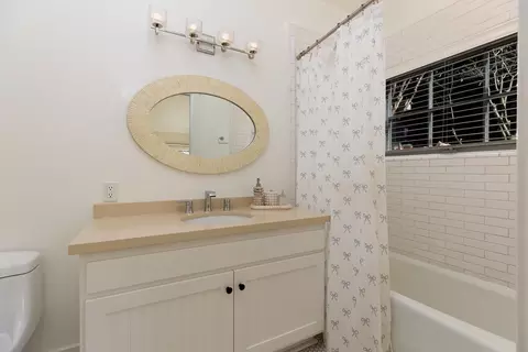 Bath - 420 Seaview Rd, Montecito, CA 93108 photo 2 of 3