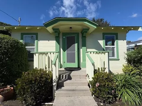 911 E Yanonali St, Santa Barbara, CA 93103