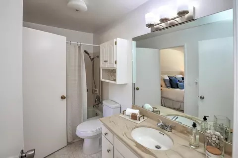 Bath - 4420 Catlin Cir UNIT C, Carpinteria, CA 93013 photo 1 of 2