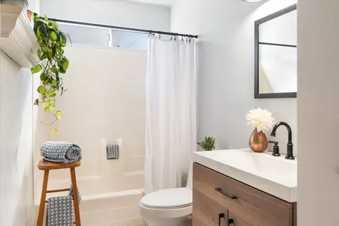 Bath - 1704 E Nectarine Ave, Lompoc, CA 93436 photo 3 of 4