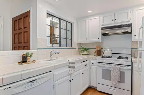 Kitchen - 1230 Franciscan Ct #7, Carpinteria, CA 93013 photo 1 of 2