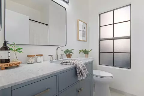 Bath - 1230 Franciscan Ct #7, Carpinteria, CA 93013 photo 1 of 2