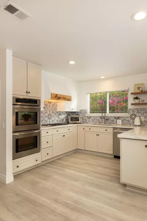 Kitchen - 5402 Cameo Rd, Carpinteria, CA 93013 photo 4 of 4