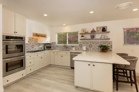 Kitchen - 5402 Cameo Rd, Carpinteria, CA 93013 photo 3 of 4