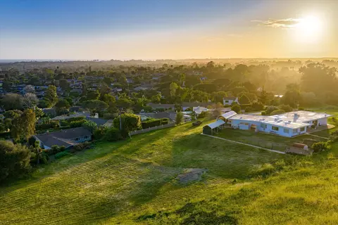 504 Los Verdes Dr, Santa Barbara, CA 93111