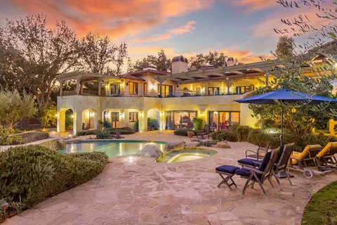 561 Saddle Ln, Ojai, CA 93023