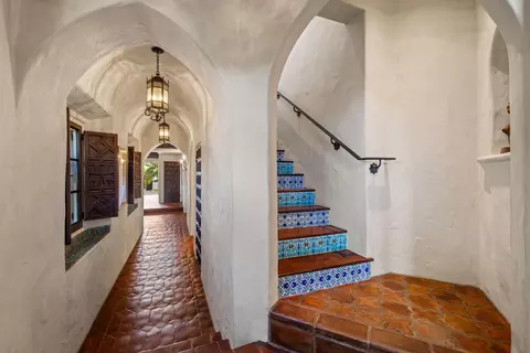 Entry Way - 1284 Mesa Rd, Montecito, CA 93108 photo 1 of 3