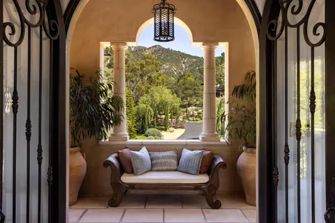 Entry Way - 3091 Hidden Valley Ln, Montecito, CA 93108 photo 3 of 6