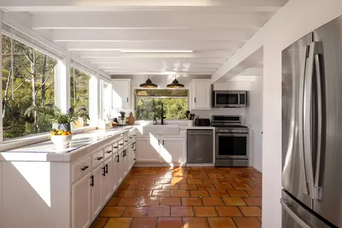 Kitchen - 3091 Hidden Valley Ln, Montecito, CA 93108 photo 3 of 4