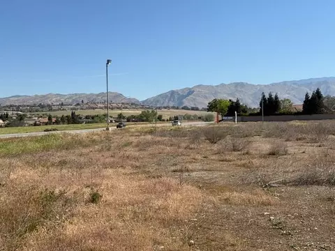 5901 Comanche Dr, Bakersfield, CA 93306
