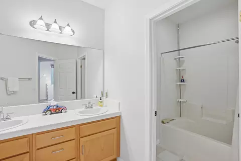 Bath - 521 Y Pl, Lompoc, CA 93436 photo 5 of 7