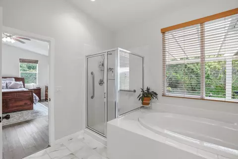 Bath - 521 Y Pl, Lompoc, CA 93436 photo 2 of 7