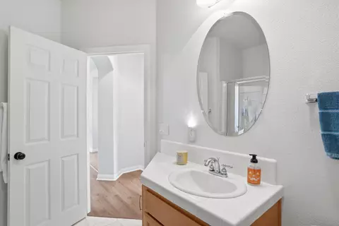 Bath - 521 Y Pl, Lompoc, CA 93436 photo 6 of 7