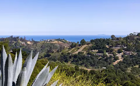 930 W Mountain Dr, Santa Barbara, CA 93103