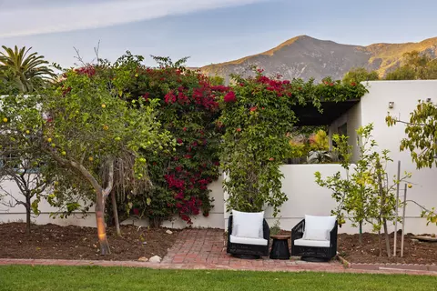 Exterior - 549 Hot Springs Rd, Montecito, CA 93108 photo 4 of 10