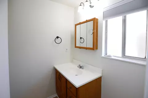 Bath - 4873 Rhoads Ave, Goleta, CA 93111 photo 1 of 4