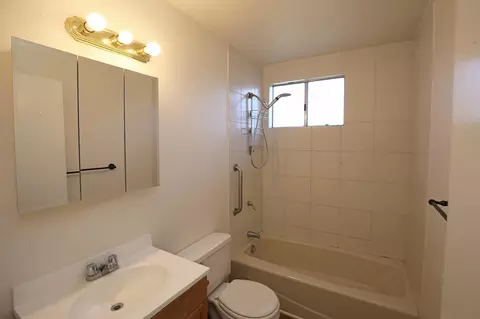 Bath - 4873 Rhoads Ave, Goleta, CA 93111 photo 4 of 4