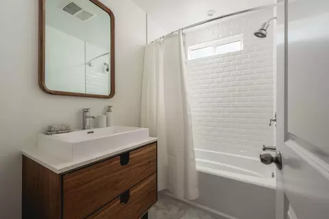 Bath - 571 Windsor Ave, Goleta, CA 93117 photo 3 of 3