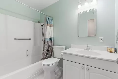 Bath - 4436 Mesa Ln, Carpinteria, CA 93013 photo 3 of 3