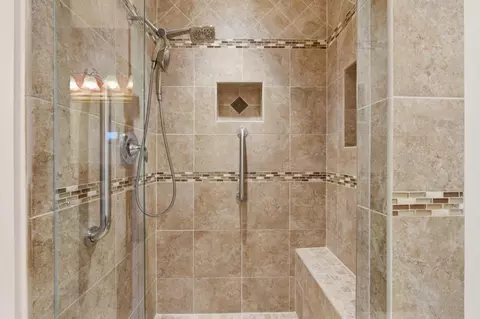 Bath - 4436 Mesa Ln, Carpinteria, CA 93013 photo 2 of 3