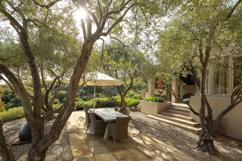 Exterior - 191 E Mountain Dr, Montecito, CA 93108 photo 4 of 8