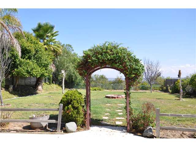 599 Shadow Tree Dr, Oceanside, CA 92058 photo 3
