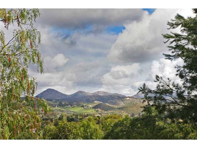 13579 Del Poniente Rd, Poway, CA 92064 photo 2
