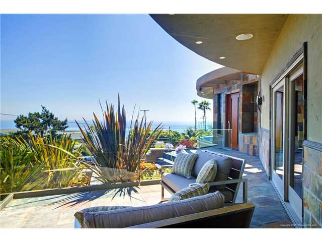 936 Havenhurst Dr, La Jolla, CA 92037 photo 2