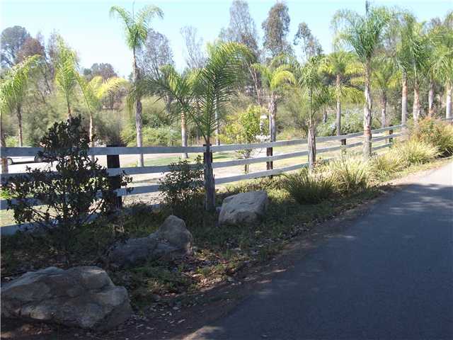 1108 El Paisano Dr, Fallbrook, CA 92028 photo 2