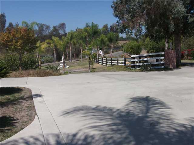 1108 El Paisano Dr, Fallbrook, CA 92028 photo 3