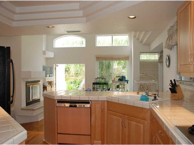 602 Navigator Ct, Carlsbad, CA 92011 photo 2