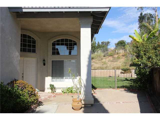 1630 Dawson Dr, Vista, CA 92081 photo 2