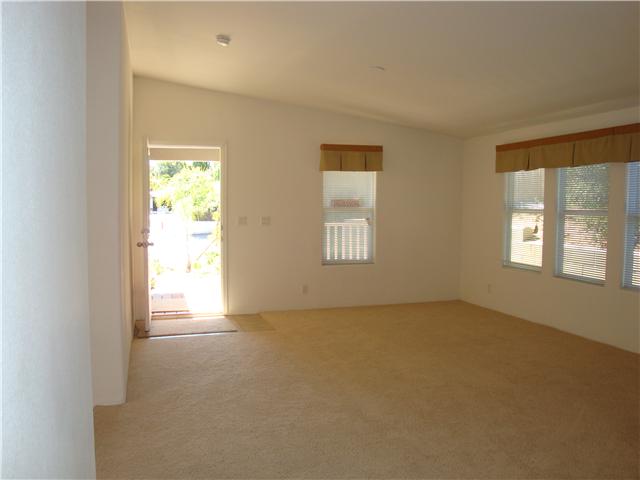726 5th Ave, Escondido, CA 92025 photo 2
