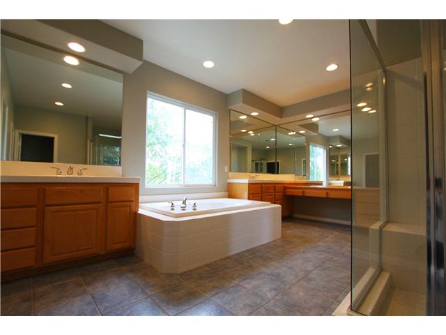 6567 Petunia Pl, Carlsbad, CA 92011 photo 9