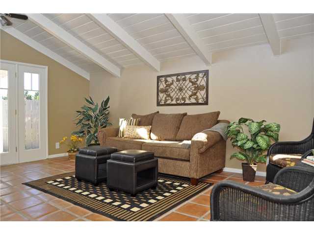 606 Garfield St, Oceanside, CA 92054 photo 2